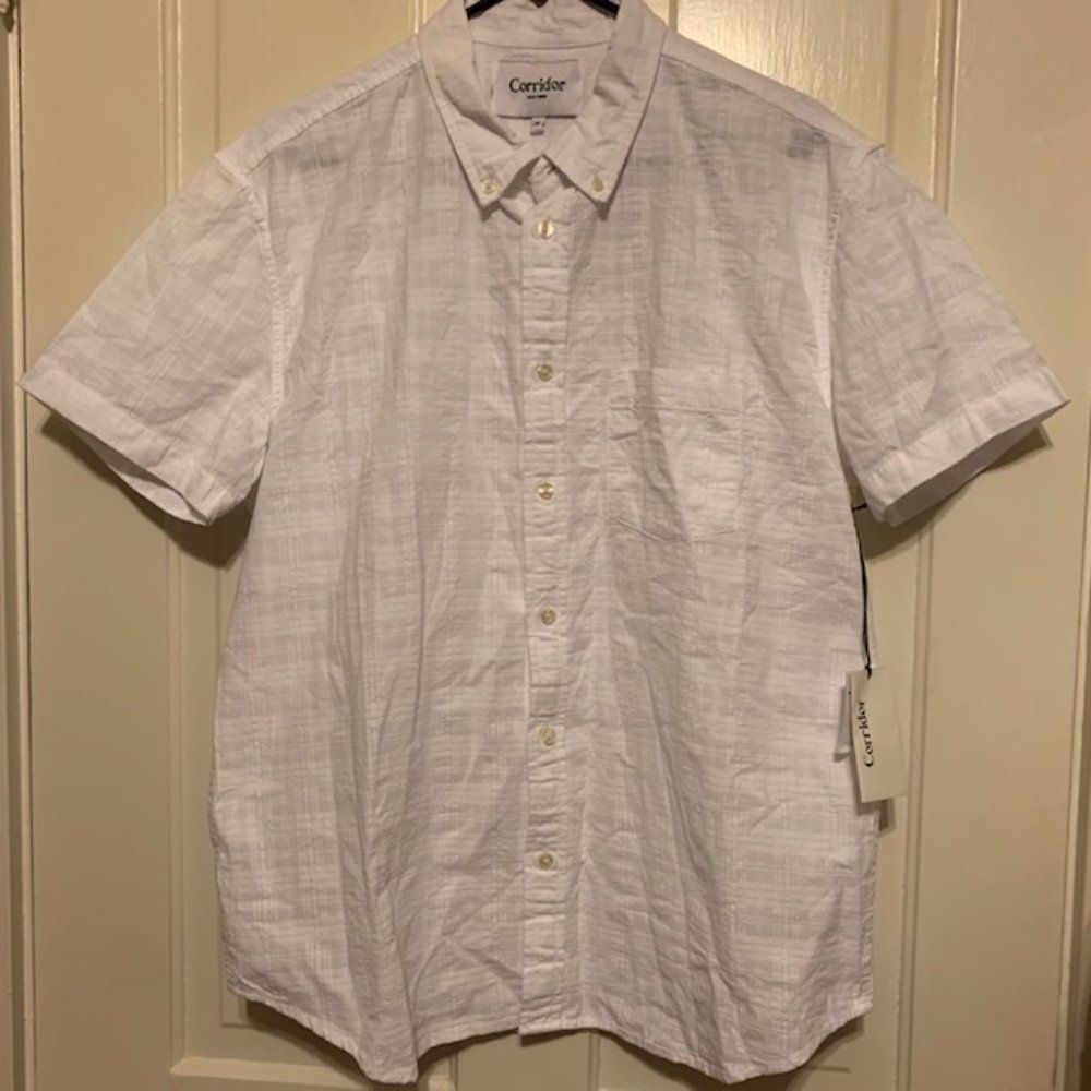 CORRIDOR NEW YORK SIZE XL WHITE SHORT SLEEVED BUTTON SHIRT